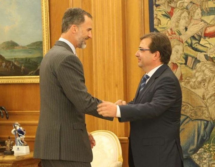Vara le traslada al Rey, Felipe VI, los efectos de la crisis económica en Extremadura