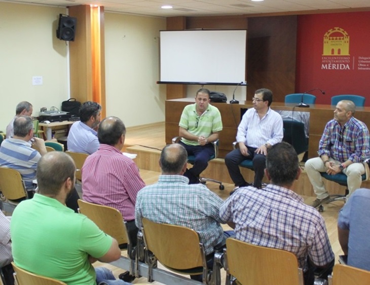 Vara y Osuna se reúnen con empresarios para &quot;mejorar sus condiciones&quot;