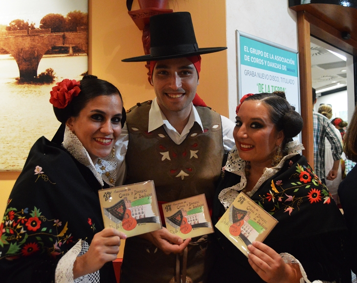La Asociación de Coros y Danzas de Badajoz  presenta  nuevo disco