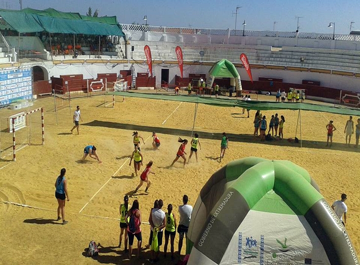 BM Talavera y BM Playa Utrera, ganan el Open de Balonmano Playa de Alburquerque