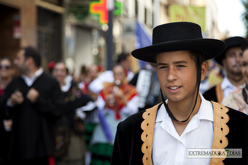 Primer desfile del Festival Folklórico Internacional de Extremadura