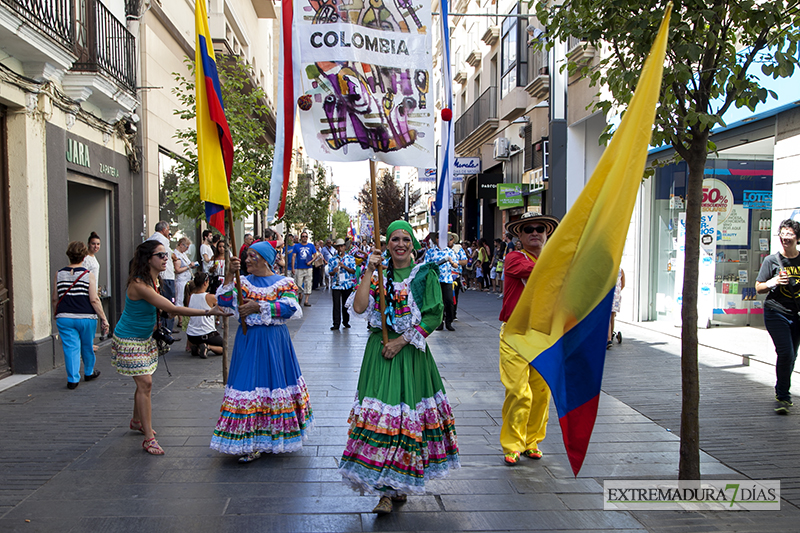 Primer desfile del Festival Folklórico Internacional de Extremadura