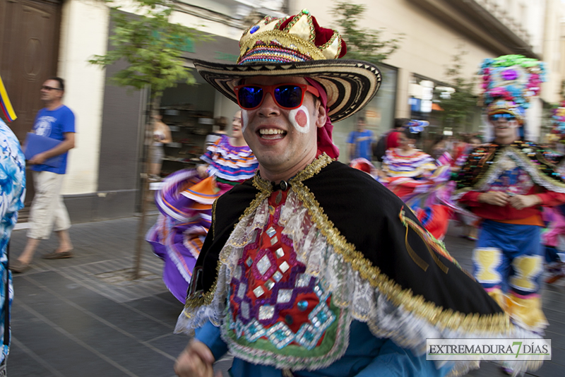 Primer desfile del Festival Folklórico Internacional de Extremadura