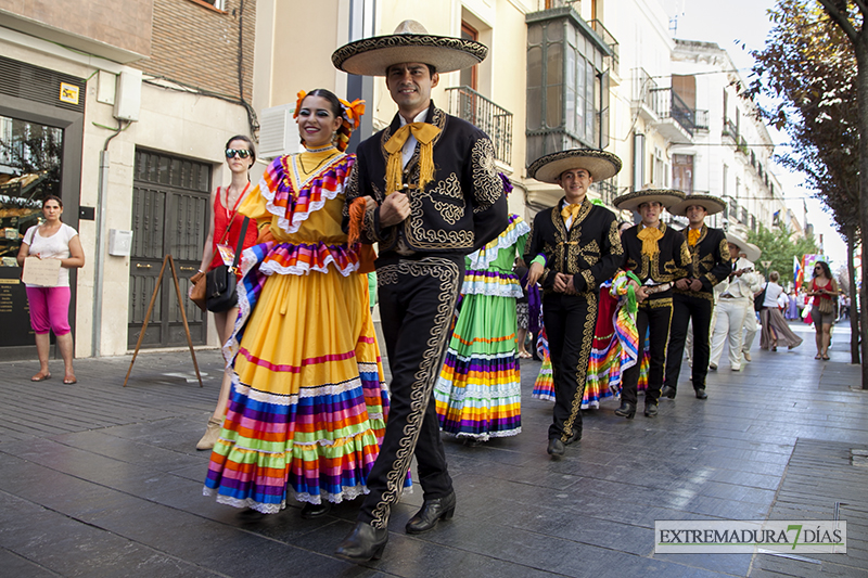 Primer desfile del Festival Folklórico Internacional de Extremadura