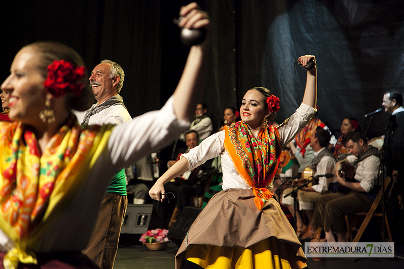 Bosnia, China, Colombia y Badajoz abren el Festival Folklórico Internacional de Extremadura