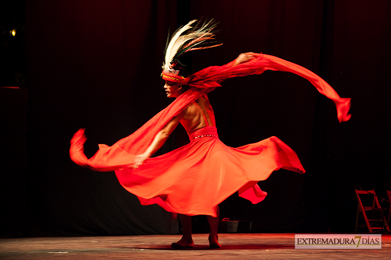 Bosnia, China, Colombia y Badajoz abren el Festival Folklórico Internacional de Extremadura