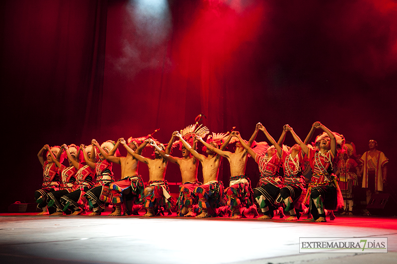 Bosnia, China, Colombia y Badajoz abren el Festival Folklórico Internacional de Extremadura