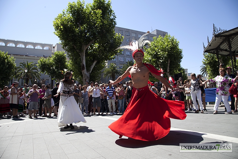 El folklore llega al céntrico paseo de San Francisco