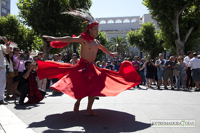 El folklore llega al céntrico paseo de San Francisco