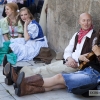 El folklore internacional inunda la Plaza de España pacense