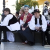 El folklore internacional inunda la Plaza de España pacense