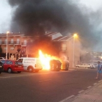 Un &quot;posible pirómano&quot; provoca varios incendios durante el fin de semana