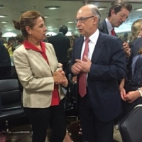 La consejera de Hacienda le recuerda a Montoro que Extremadura no tendrá recortes &quot;ni en Sanidad y ni en Educación&quot;