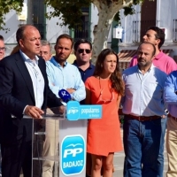 Monago acusa al alcalde de Villanueva del Fresno de &quot;despido improcedente&quot; a dos trabajadoras