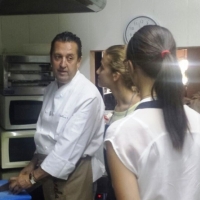 Un restaurante extremeño enseña a cocinar a jóvenes universitarios