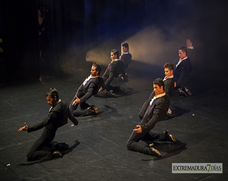 La compañía de danza &#39;Larreal&#39; cierra el Festival Folklórico Internacional de Extremadura