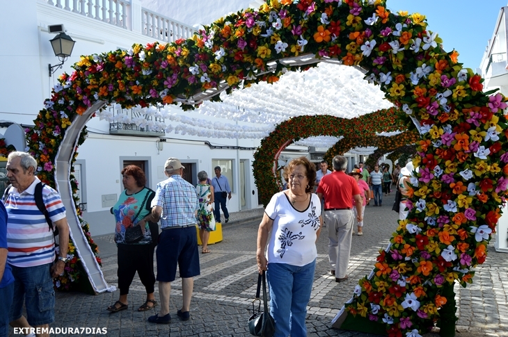 Campo Maior llena de color sus calles para celebrar las &quot;Festas do Povo&quot;