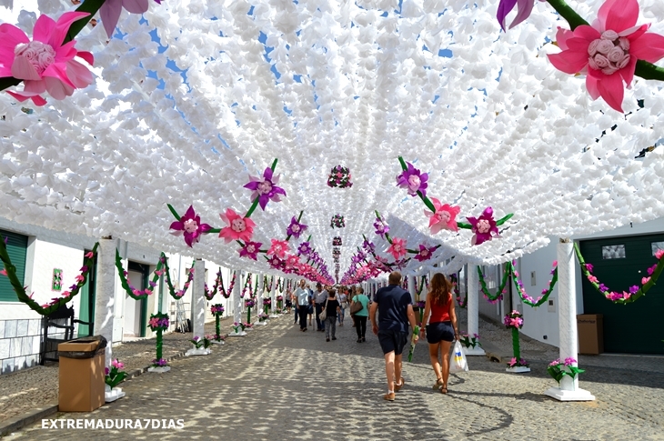 Campo Maior llena de color sus calles para celebrar las &quot;Festas do Povo&quot;