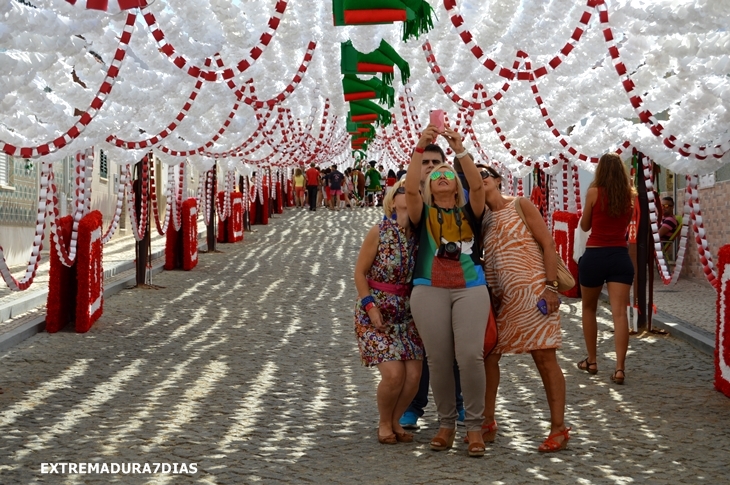 Campo Maior llena de color sus calles para celebrar las &quot;Festas do Povo&quot;