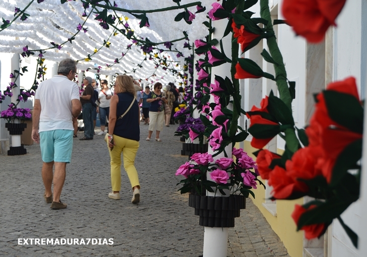 Campo Maior llena de color sus calles para celebrar las &quot;Festas do Povo&quot;