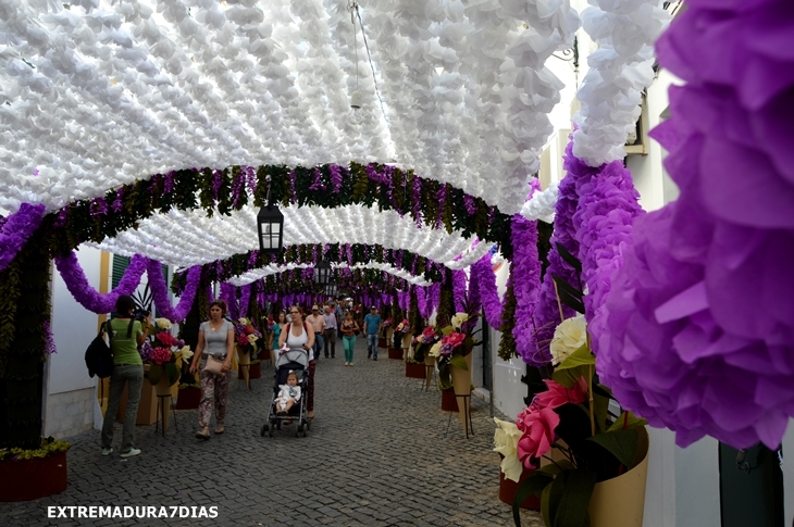 Campo Maior llena de color sus calles para celebrar las &quot;Festas do Povo&quot;