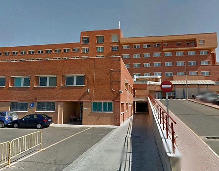 El techo de una sala del Hospital de Coria se derrumba