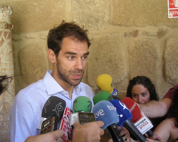 El jugador de la NBA José Manuel Calderón baraja posibles proyectos en la región