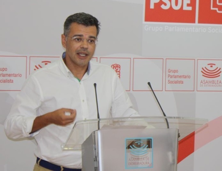 El PSOE pide a Montoro que &quot;flexibilice el objetivo de déficit&quot; para Extremadura