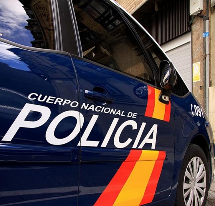 La Policía Nacional detiene a una mujer que portaba entre su ropa más de 80 gramos de hachís
