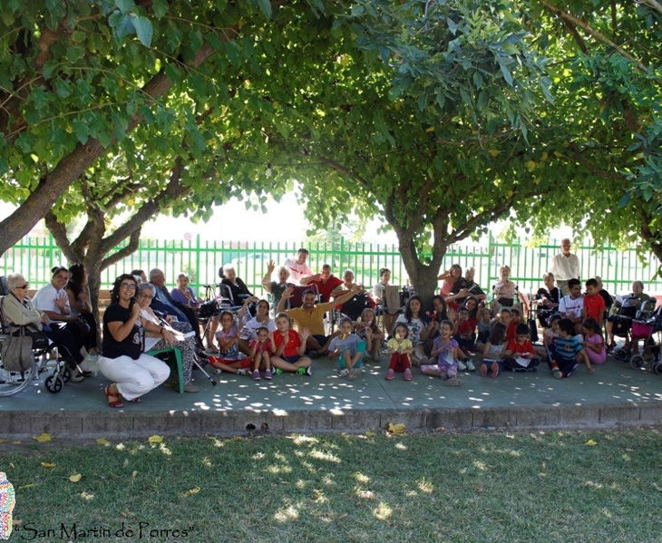 Cruz Roja hace convivir a niños y ancianos extremeños en Miajadas