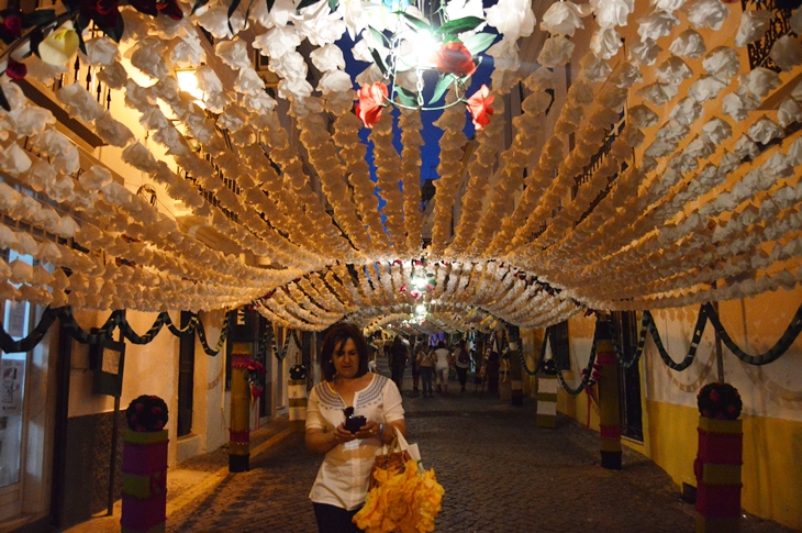 Vista nocturna de las &quot;Festas do Povo&quot;