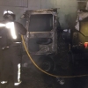 Arde un camión cerca de una nave de productos peligrosos