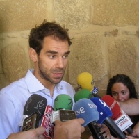 El jugador de la NBA José Manuel Calderón baraja posibles proyectos en la región