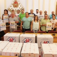 25 asociaciones de vecinos de Mérida reciben lotes de juegos