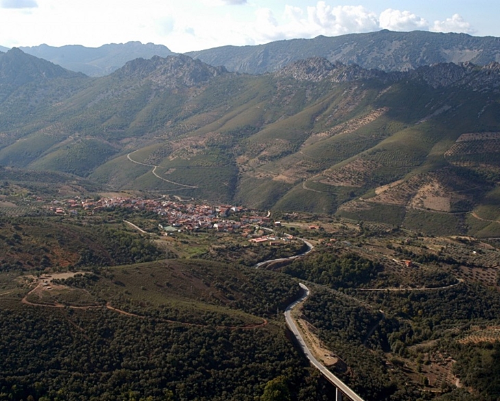 Muere un menor tras caer al interior de una cueva en Las Villuercas (Cáceres)