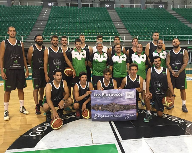 La nueva plantilla del Cáceres Basket visita el Multiusos
