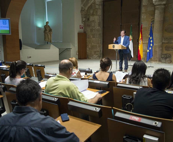 Vara asegura que se han reducido más de 500.000 euros &quot;en corbatas&quot;