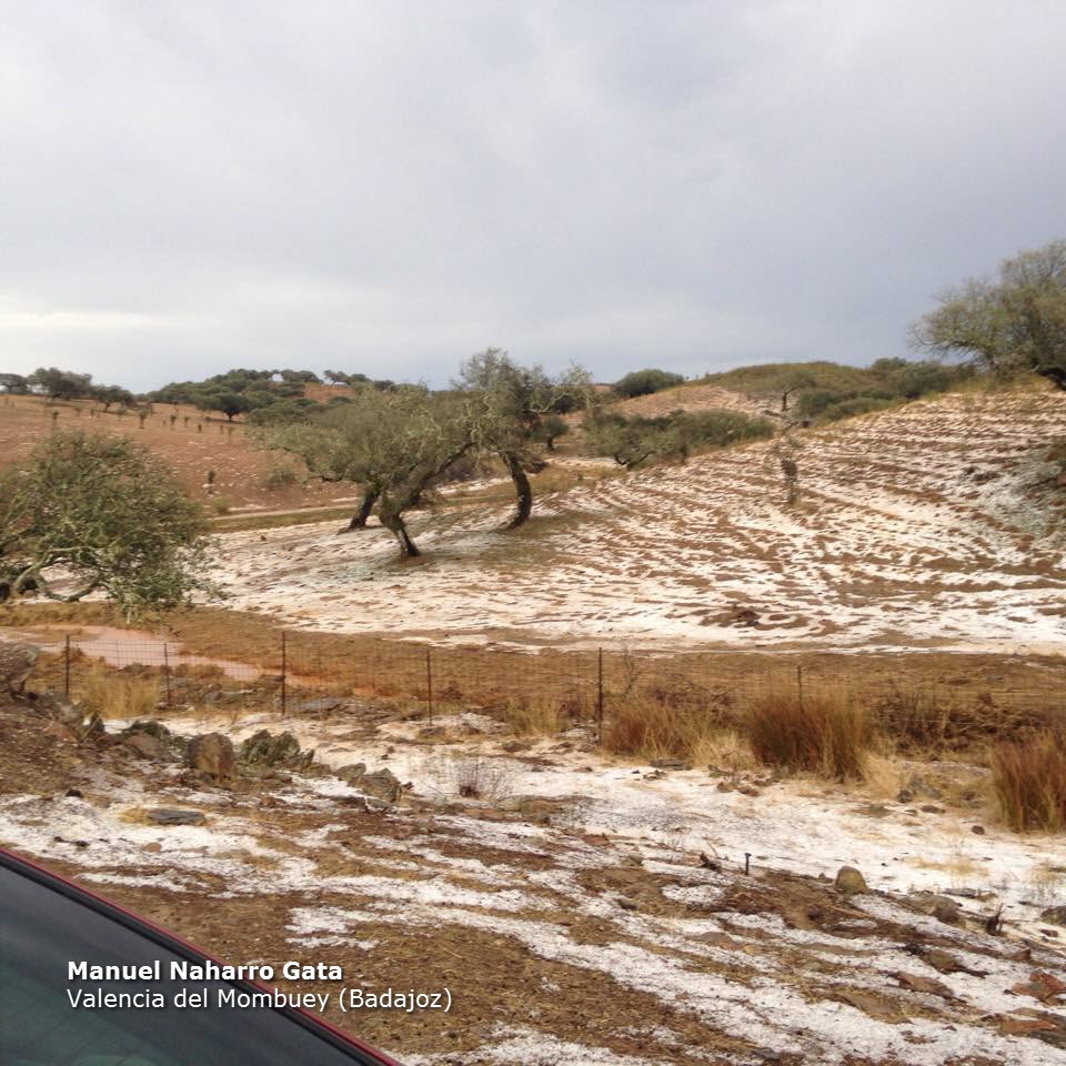 Una importante tormenta deja unos 45 litros/m2 de lluvia y granizo en Valencia del Mombuey (Badajoz)