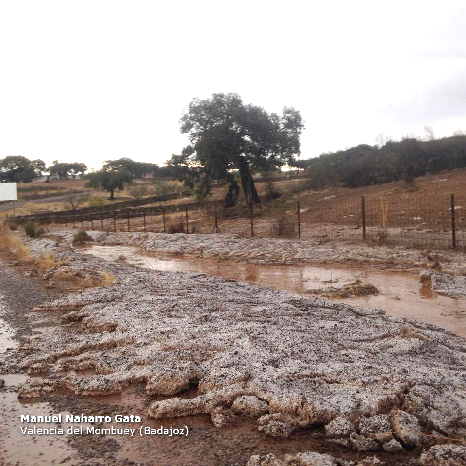 Una tormenta deja 45 litros/m2 de lluvia y granizo en Valencia del Mombuey (Badajoz)