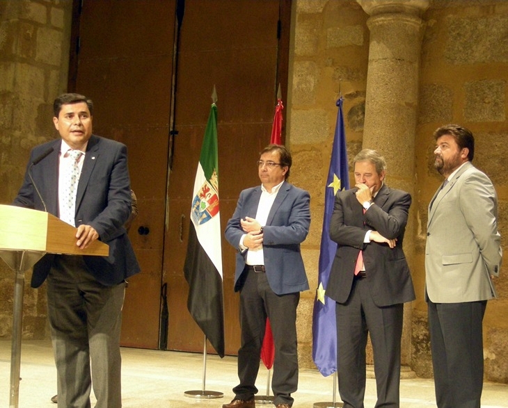 La Junta se reúne con patronal y sindicatos para impulsar el &quot;diálogo social&quot;