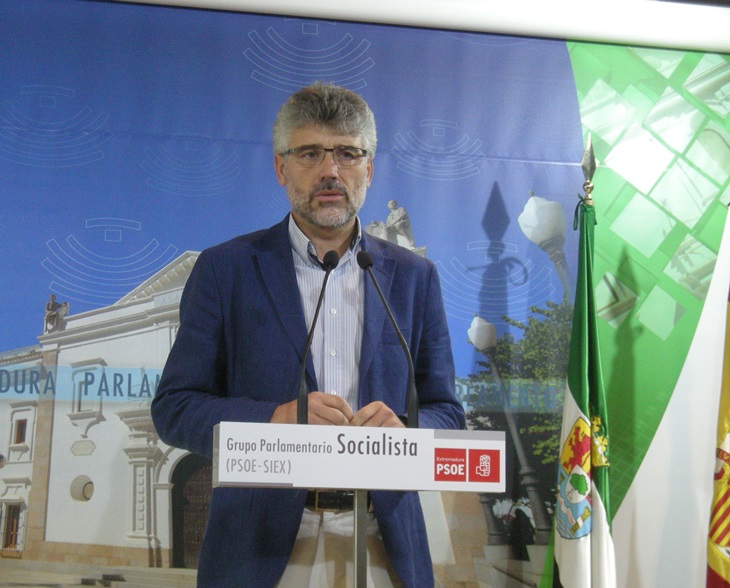 El PSOE exige a Monago que pida disculpas a Santos Jorna y Begoña García Bernal