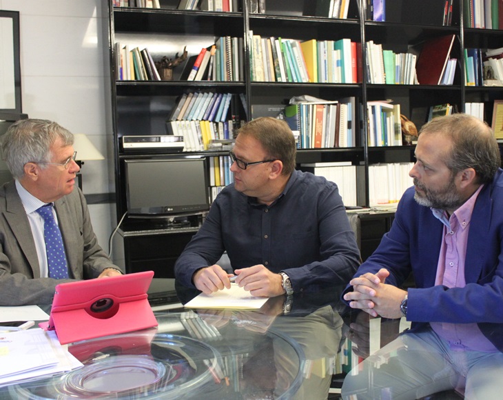 El Ayuntamiento junto con la CHG iniciarán un plan de choque contra el camalote