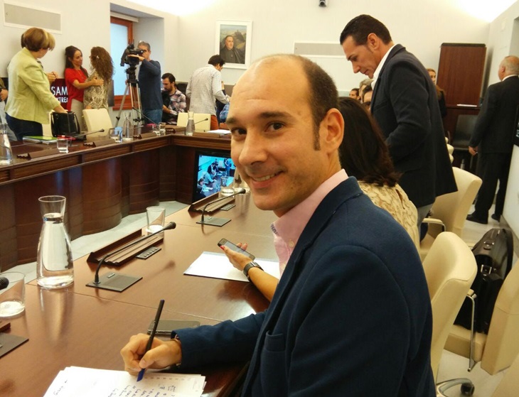El PP pide a la Junta que no presente su “decretazo” para modificar la renta básica