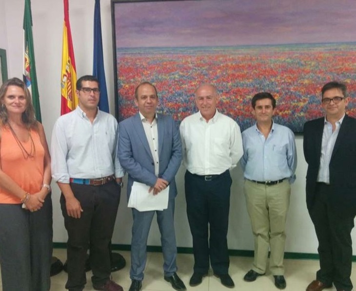 Santos Jorna se compromete a realizar medidas concretas para el sector del tomate