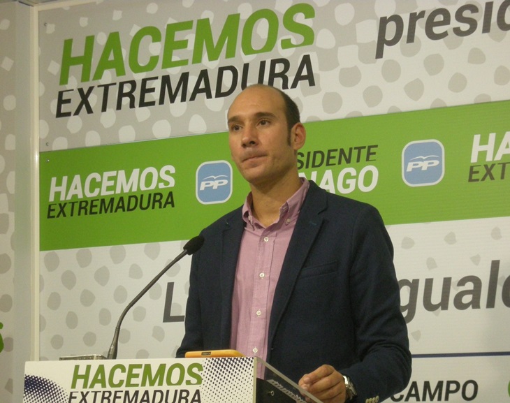 El PP critica que Vara &quot;haya despedido hoy a 7 médicos&quot;