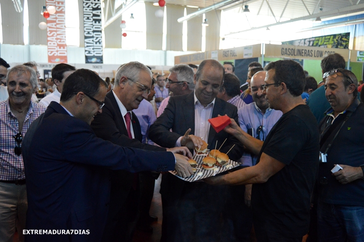 Santos Jorna anuncia la creación de una innovadora escuela de pastores en Castuera