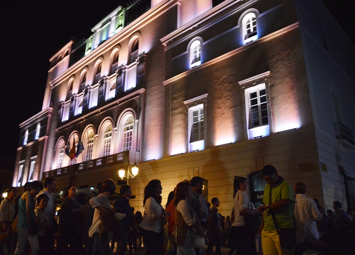 La Noche en Blanco ilumina de colores  las calles de Badajoz