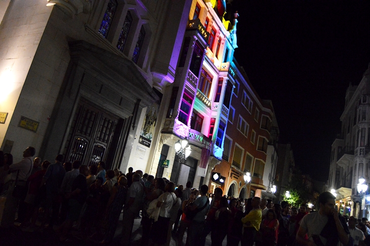 La Noche en Blanco ilumina de colores  las calles de Badajoz