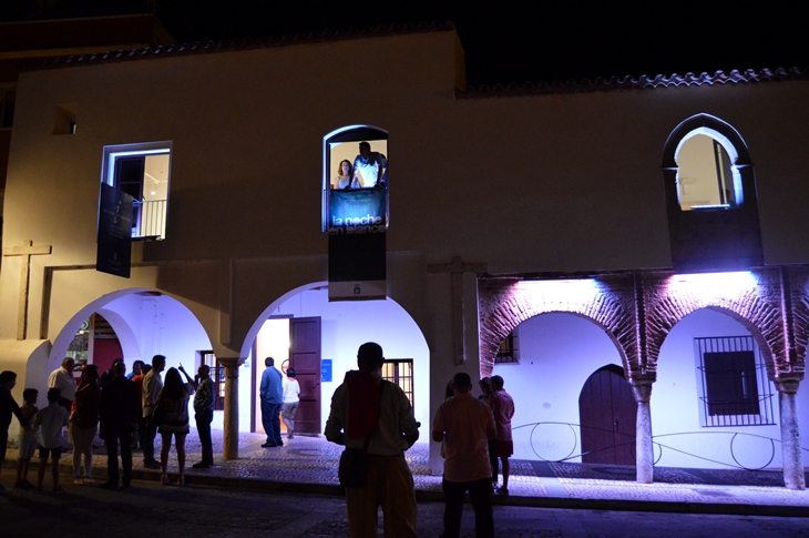 La Noche en Blanco ilumina de colores  las calles de Badajoz