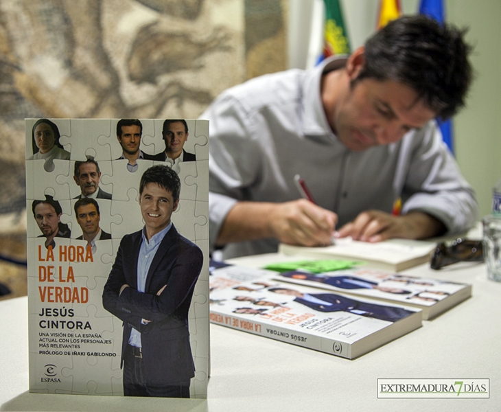 Jesús Cintora presenta en Badajoz su libro “La hora de la verdad&quot;